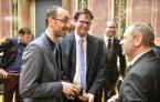 2017-03-22-kfat-jahrbuch-fuer-politik-praesi-b
