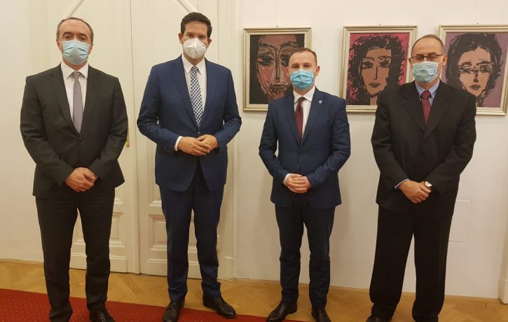 8216ffad-4ee2-4f77-b2ae-cb097a63bbcd